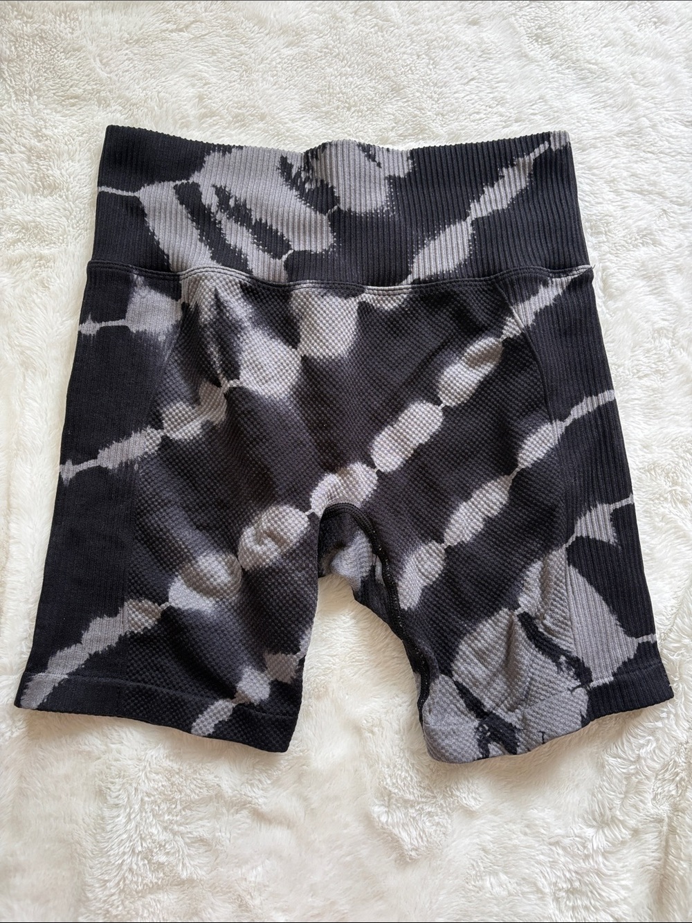 VS PINK High-Waist Tie-Dye Women’s Bike Shorts - Black/Grey